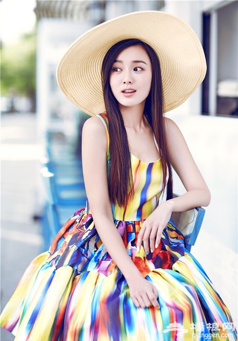 江铠同清新甜美街拍 上演华丽蜕变！[墙根网]