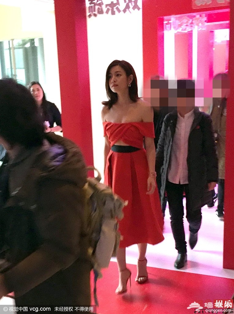 陈妍希观秀上围有料显成熟[墙根网]