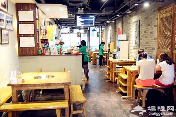 盆景重庆老火锅 京城独一无二的九宫格铁锅[墙根网]