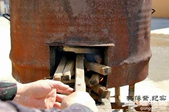 实拍东北铁锅炖鱼 这才叫豪放！[墙根网]