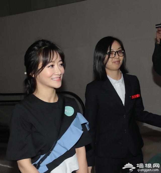 40+的她这次穿衣力压倪妮[墙根网]