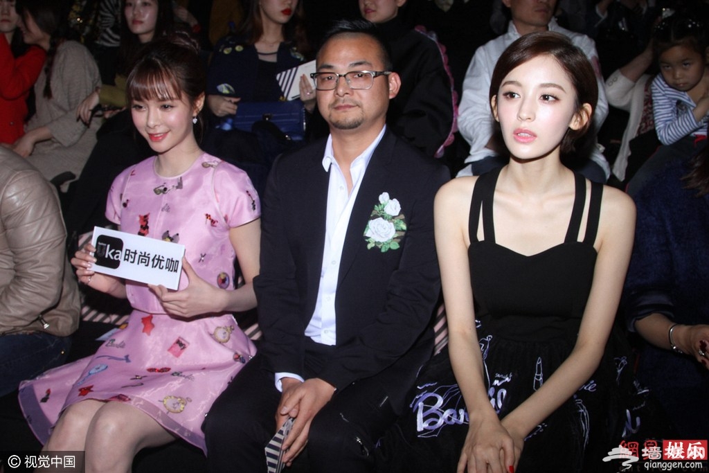 娜扎秀美背表情高冷 与沈梦辰同框走秀[墙根网]