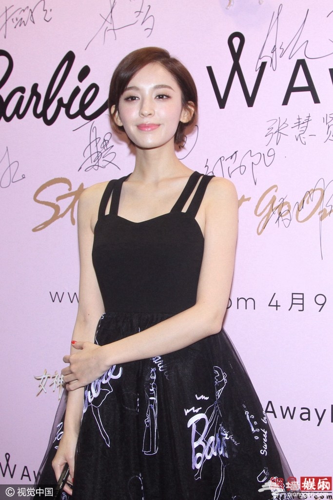 娜扎秀美背表情高冷 与沈梦辰同框走秀[墙根网]