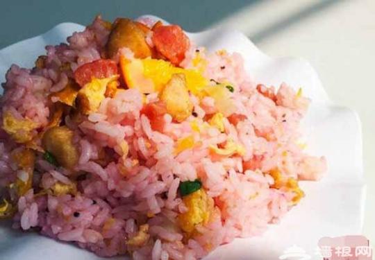 福建高校食堂樱花炒饭 充满了春日的缤纷色彩