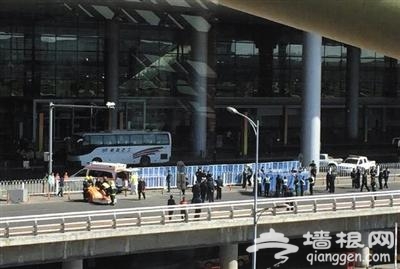 首都机场T3航站楼一男子跳桥坠亡
