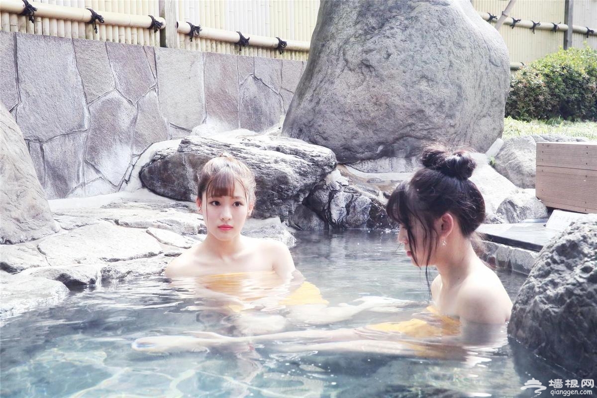 香肩尽露 SNH48成员泡温泉画风香艳[墙根网]