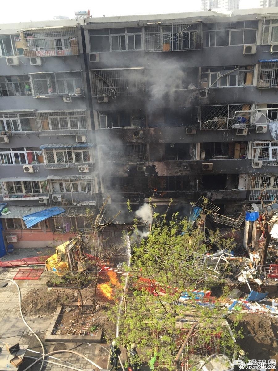 海淀一小区发生爆燃致1死2伤 现场一片狼藉[墙根网]
