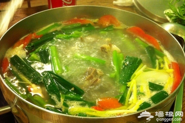 瓦猫 云南第一腊排骨火锅[墙根网]
