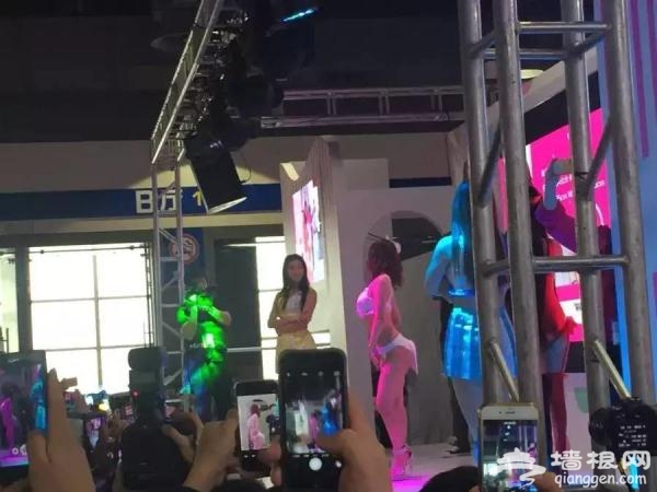 【独家探秘】90后女生逛亚洲第一成人展,真是大开眼界! 【独家探秘】90后女生逛亚洲第一成人展,真是大开眼界!