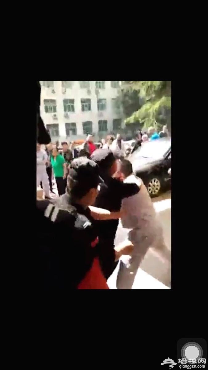 北京一医院保安与120急救人员冲突：车上病人又送回ICU[墙根网]