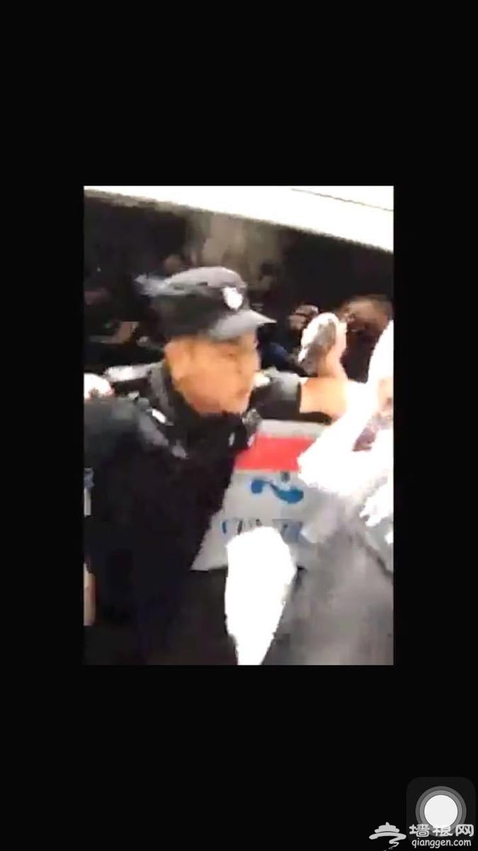 北京一医院保安与120急救人员冲突：车上病人又送回ICU[墙根网]