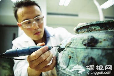 上海博物馆青铜修复团队精湛技艺令业界瞩目