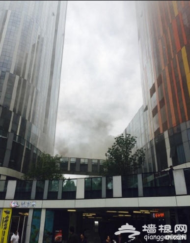 网曝北京三里屯soho突发火灾 现场浓烟滚滚
