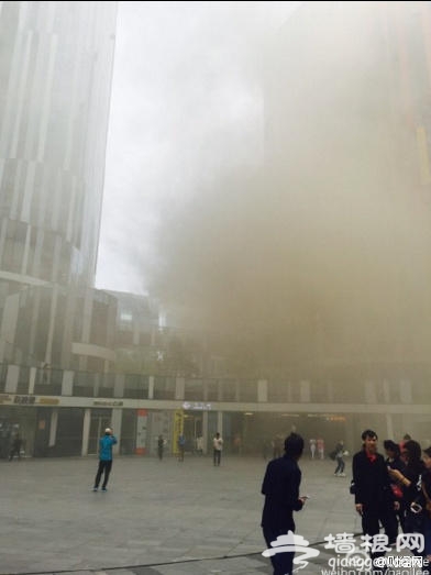 网曝北京三里屯soho突发火灾 现场浓烟滚滚