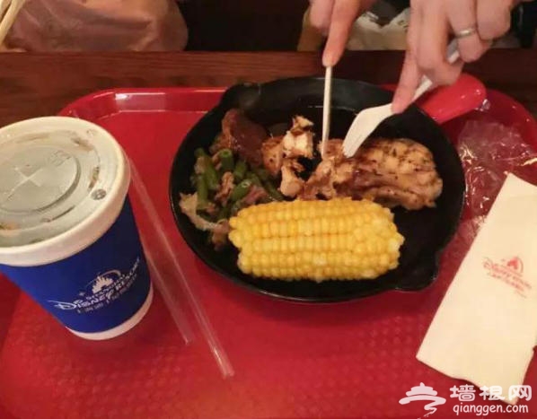 “上海饭坑”迪士尼美食被吐槽 伙伴称下次自带盒饭[墙根网]