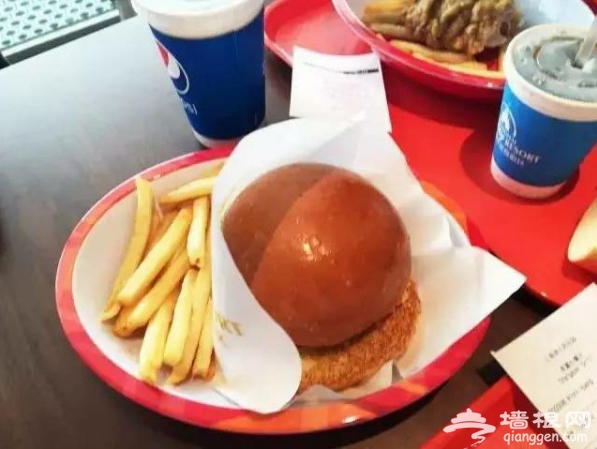 “上海饭坑”迪士尼美食被吐槽 伙伴称下次自带盒饭[墙根网]