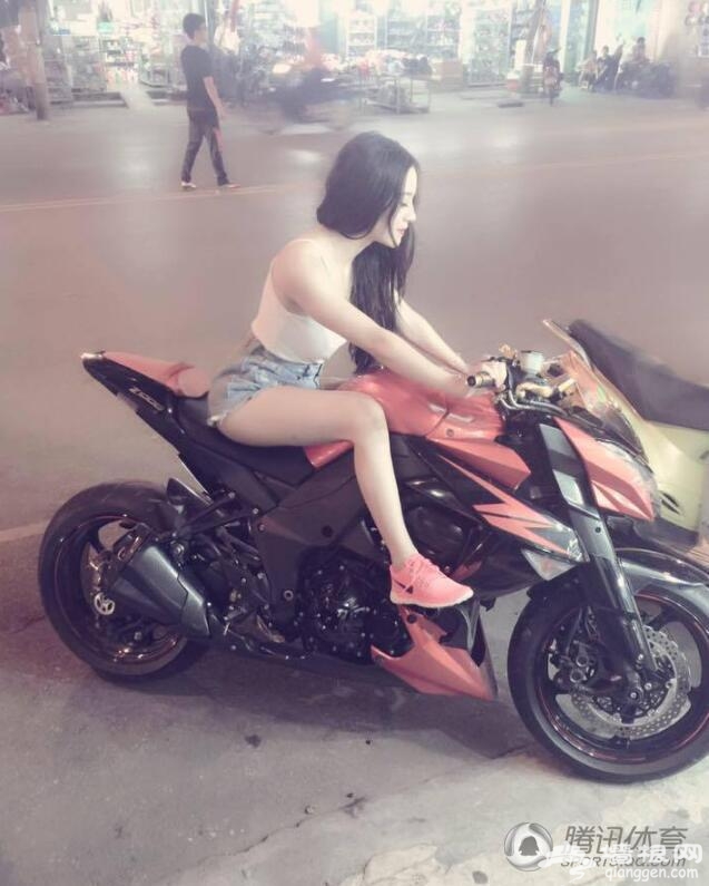 越南街头美艳机车妹 火辣身材狂吸睛