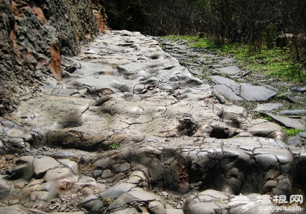 京郊玉河古道 饱经沧桑的蹄窝奇观