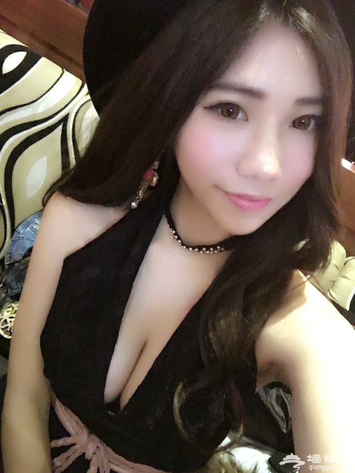 台湾正妹晒火辣健身照 极致身材惊呆网友[墙根网]
