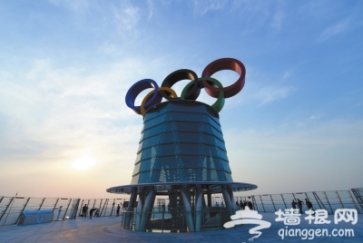 新地标诞生 奥运五环标志永久悬挂于"北京奥林匹克塔"[墙根网]