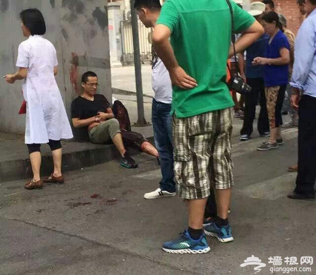 海淀一公交站台发生命案 2死1伤凶手逃跑[墙根网]