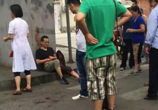 海淀一公交站台发生命案 2死1伤凶手逃跑