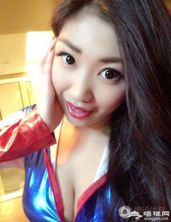 摔角女内衣带脱落男选手帮系 场面尴尬引联想[墙根网]