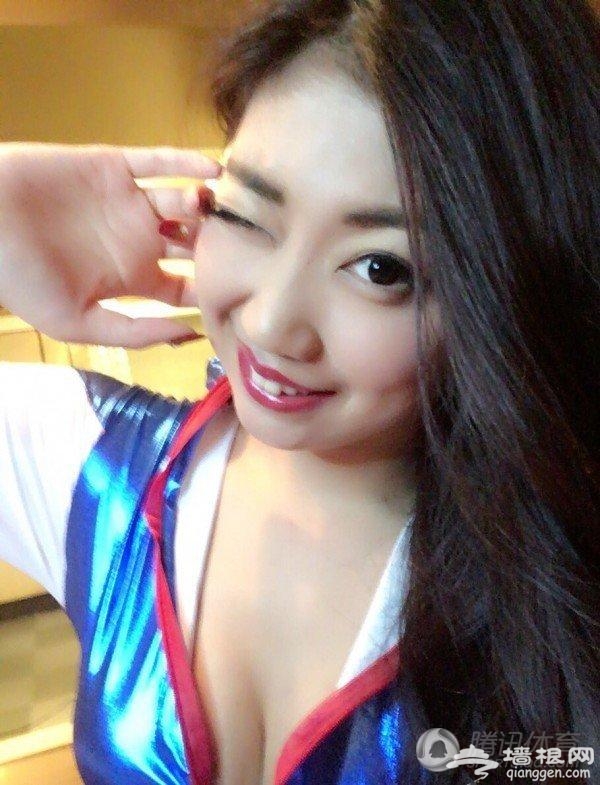 摔角女内衣带脱落男选手帮系 场面尴尬引联想[墙根网]