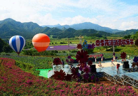 延庆“花海放歌”首届消夏欢乐节在四海镇南湾花海开幕