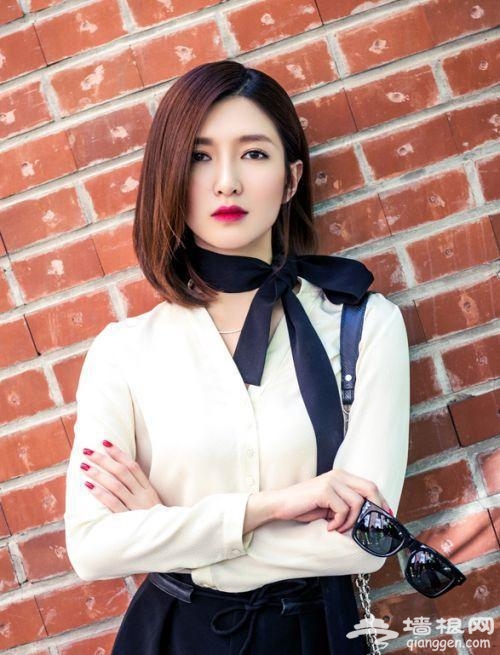 江疏影南京捞金大秀好身材 网友大呼:美出新天地[墙根网]