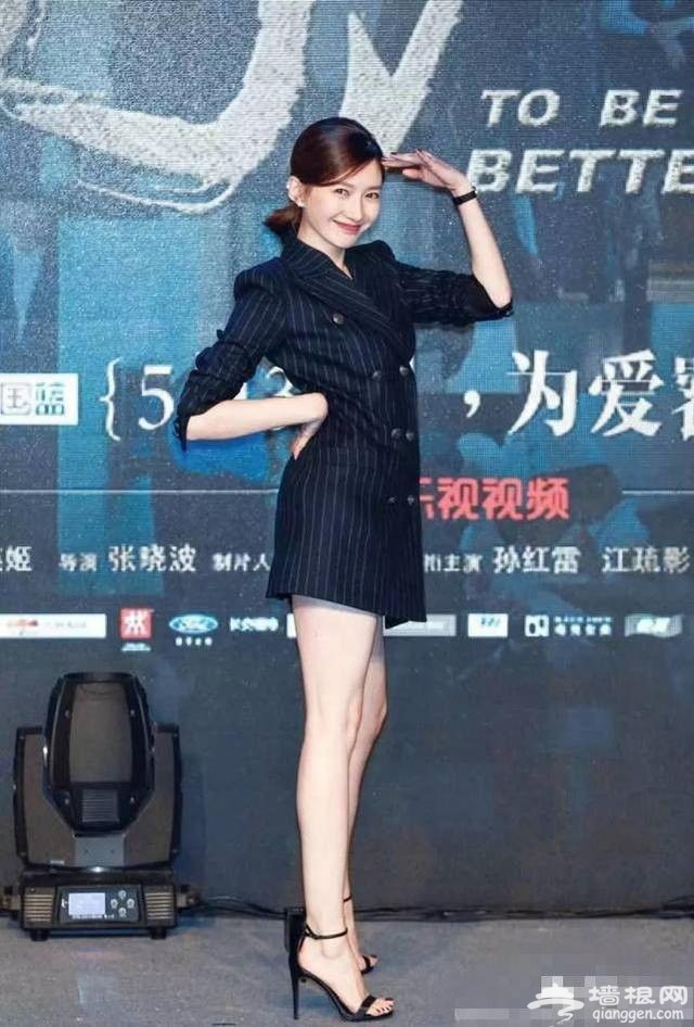 江疏影南京捞金大秀好身材 网友大呼:美出新天地[墙根网]