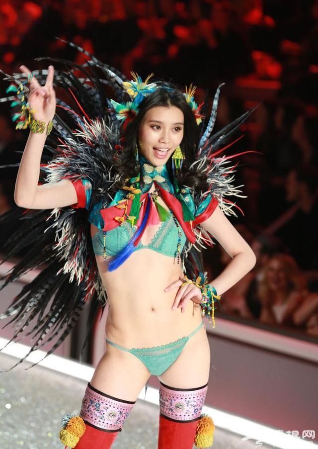2016维密大秀，四位中国超模的精彩瞬间[墙根网]