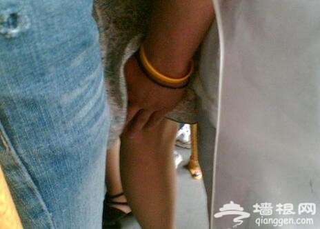 大学辅导员邀人组饭局 咸猪手伸向8女
