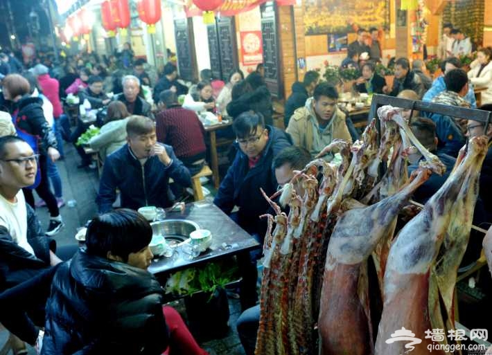 冬至成都小关庙羊肉汤火爆 每斤100元[墙根网]