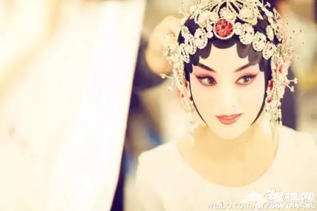 结婚十年，如今她和两个男人过着幸福的生活！[墙根网]