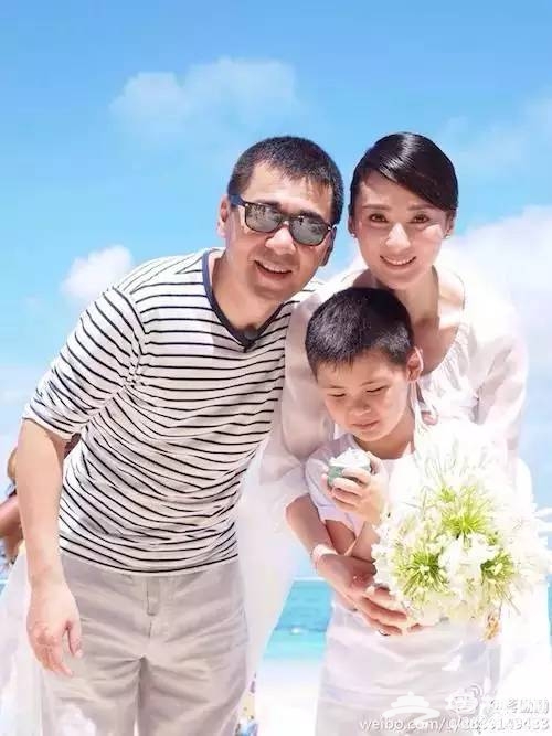 结婚十年，如今她和两个男人过着幸福的生活！[墙根网]