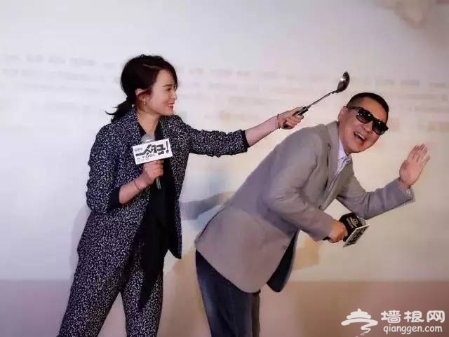 结婚十年，如今她和两个男人过着幸福的生活！[墙根网]