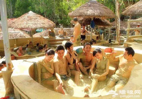 实拍越南男女混浴，不害羞甚至还很开放！