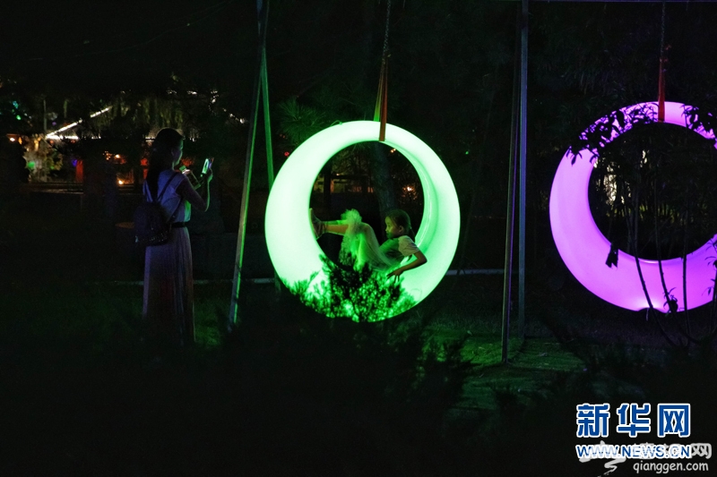 手工彩灯亮相北京南宫 引游客夜游赏灯[墙根网]