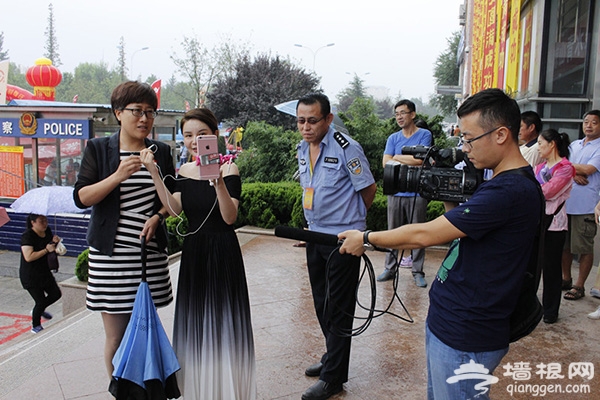 招远首届网络黄金节 网红直播点赞超百万 百款金银饰品抢购一空[墙根网]