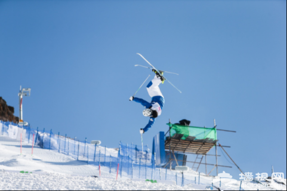 崇礼太舞滑雪小镇助力国际雪联自由式滑雪雪上技巧世界杯圆满举行[墙根网]