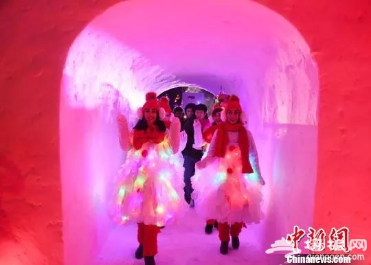 2018第十二届长白山雪文化节开幕 中外游客尽享冰雪狂欢