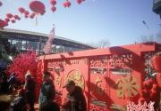 北京地坛龙潭两大庙会“爆棚” 什么年货最受青睐？