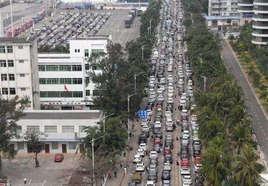 海南离岛“天价机票”最高近2万，仍一票难求！海口今天继续放假