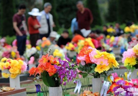 清明期间北京将开通12条临时扫墓专线 部分本周六开始运营