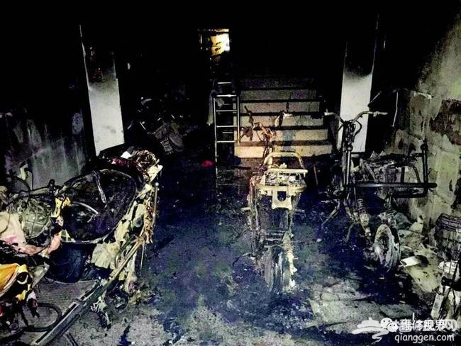 北京一电动车商店起火致四人死亡 12部消防车扑救