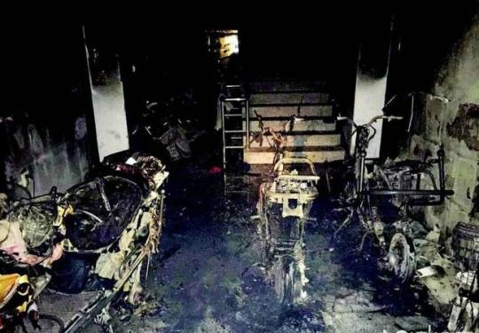 北京一电动车商店起火死亡4人 电动车起火多恐怖