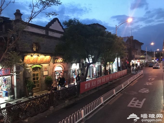 北京特11路公交车跨越东西长安街 最美夜景线路名副其实[墙根网]