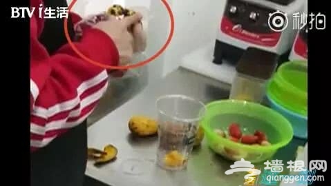 记者卧底网红饮品店，发现很多人爱喝的这种饮料，可能比刷锅水还脏！[墙根网]