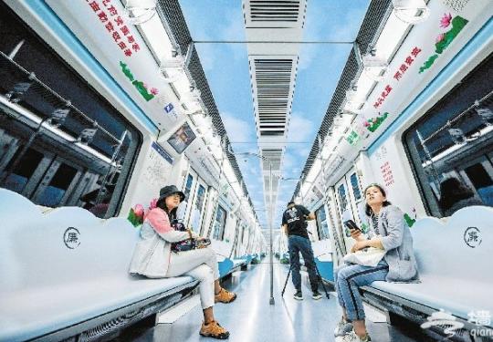 首列“清风北京”地铁列车昨日亮相 北京六里桥成首座廉洁文化主题车站